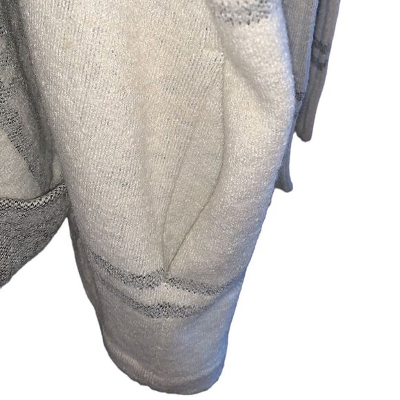 Adrienne Vittadini Cream and Gray Open Front Coat Sweater-Oversized - Size Large - Picture 6 of 9